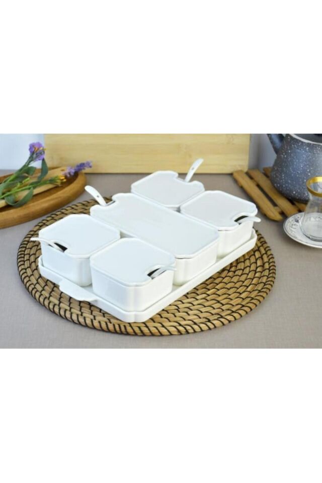 16 PARÇA TEPSİLİ KAŞIKLI PORSELEN KAHVALTILIK